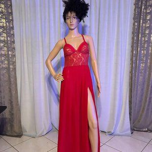 FREDERICK'S OF HOLLYWOOD - RED SEXY LINGERIE GOWN
